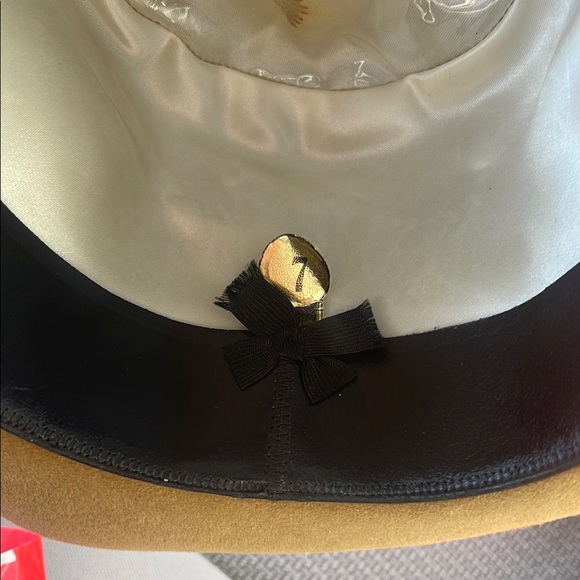 Biltmore Golden Pheasant velour fedora. - Picture 8 of 8